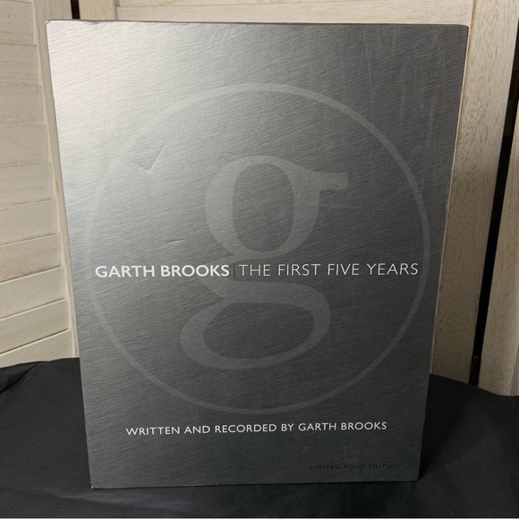 Garth Brooks The First Five Years Anthology Book and CD Disc Set Like New - Picture 4 of 12